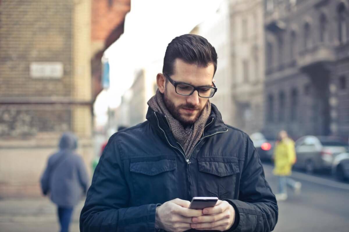 Vigilar el teléfono del novio